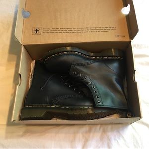 DR MARTEN 1460 BOOT SIZE 8 NEW